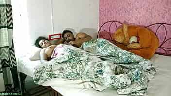 घर पर पति दोस्त के साथ चीटिंग वाइफ फक्किंग! पति को नहीं पता video